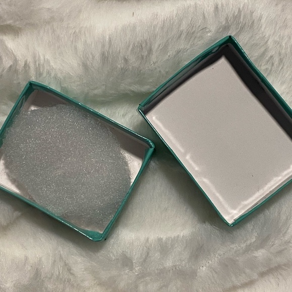 Elegant Silver Crystal Ring - Picture 5 of 5